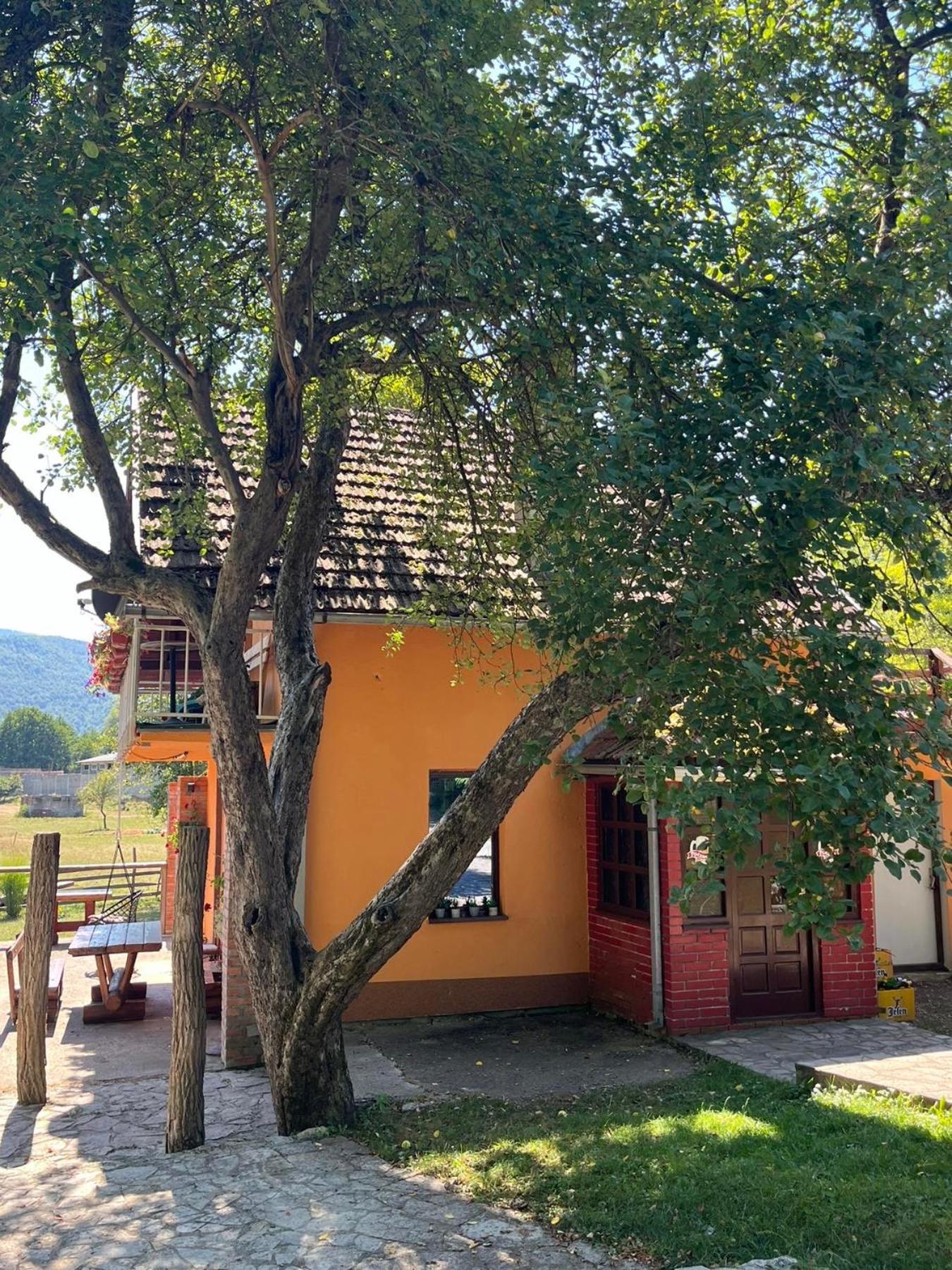 Sipovo Bed And Breakfast Family Djukic מראה חיצוני תמונה